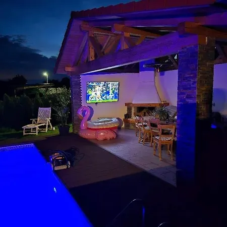 Haus 8 度假居 *