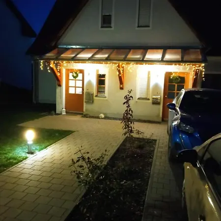 Haus 8 *